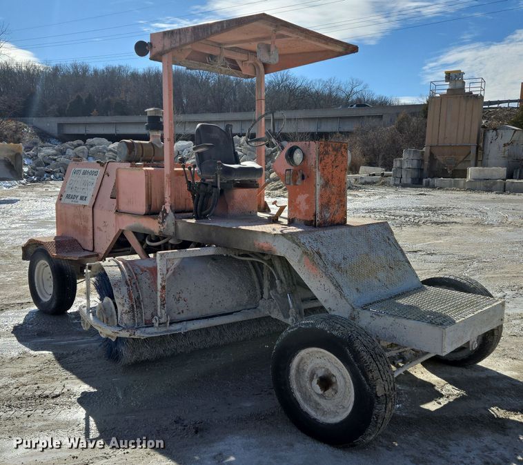 image for item DS5278 1992 Broce RJ300 broom