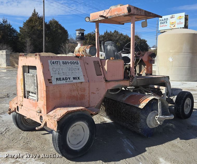 image for item DS5278 1992 Broce RJ300 broom