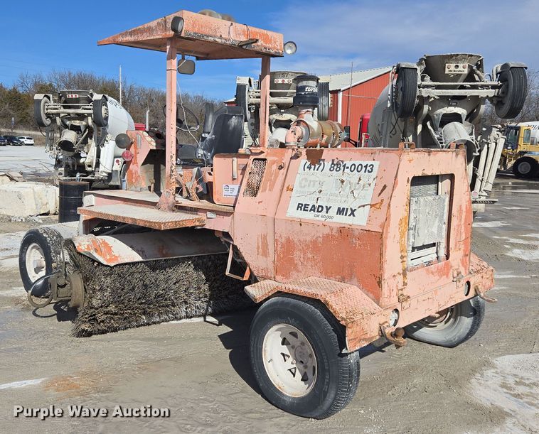 image for item DS5278 1992 Broce RJ300 broom