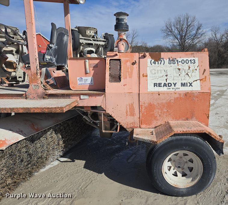 image for item DS5278 1992 Broce RJ300 broom