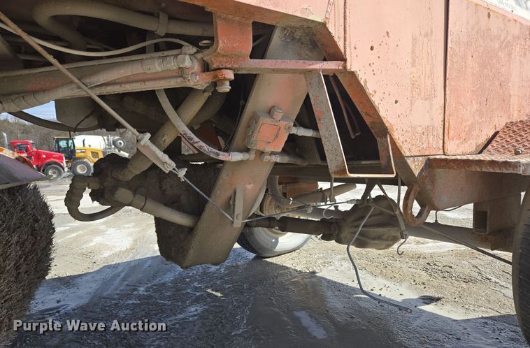 image for item DS5278 1992 Broce RJ300 broom