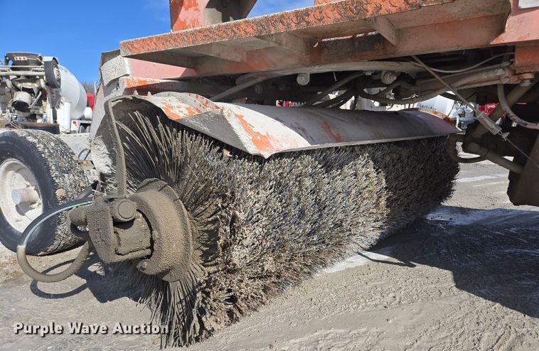 image for item DS5278 1992 Broce RJ300 broom