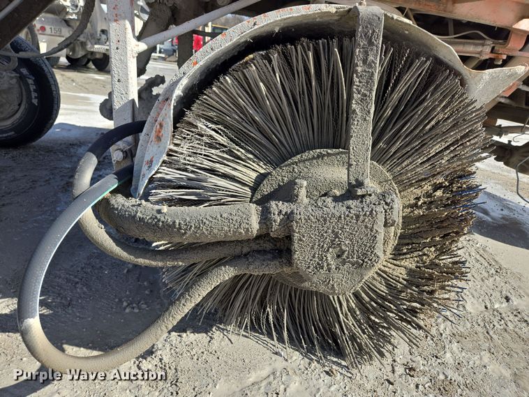 image for item DS5278 1992 Broce RJ300 broom