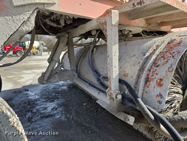 image for item DS5278 1992 Broce RJ300 broom