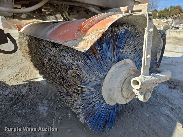 image for item DS5278 1992 Broce RJ300 broom