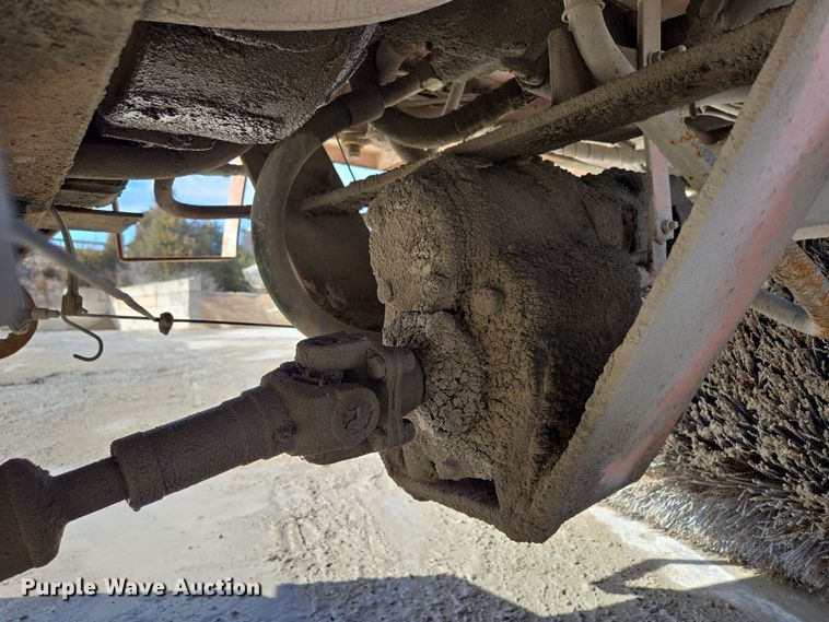 image for item DS5278 1992 Broce RJ300 broom