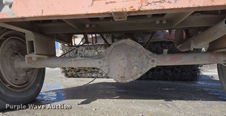 image for item DS5278 1992 Broce RJ300 broom