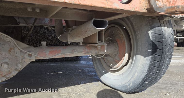 image for item DS5278 1992 Broce RJ300 broom