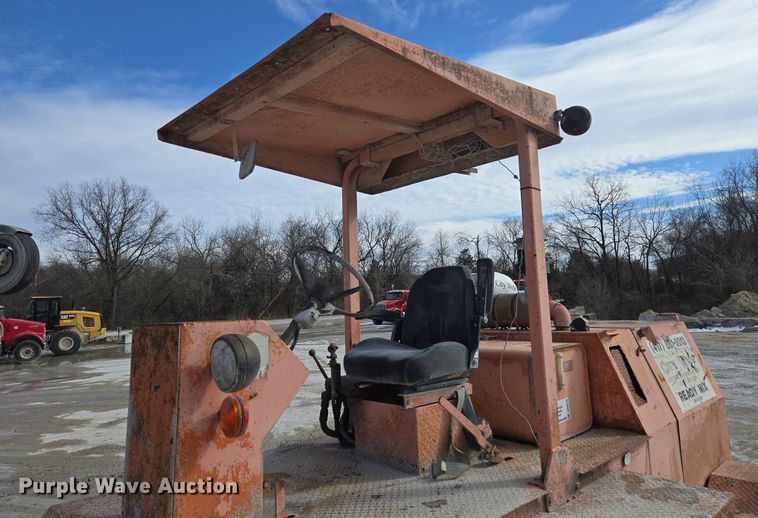 image for item DS5278 1992 Broce RJ300 broom