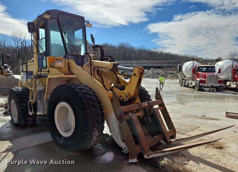 image for item DS5279 1995 Komatsu WA250-1 wheel loader