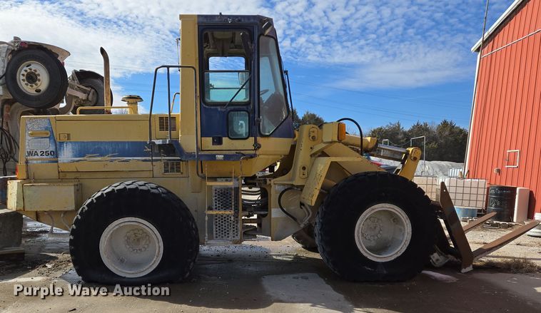 image for item DS5279 1995 Komatsu WA250-1 wheel loader