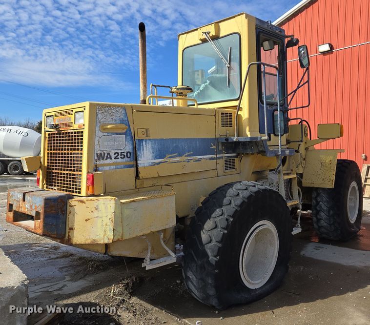 image for item DS5279 1995 Komatsu WA250-1 wheel loader