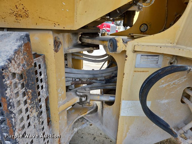 image for item DS5279 1995 Komatsu WA250-1 wheel loader