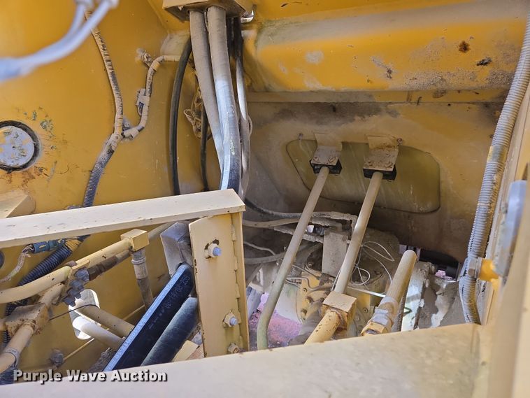 image for item DS5279 1995 Komatsu WA250-1 wheel loader