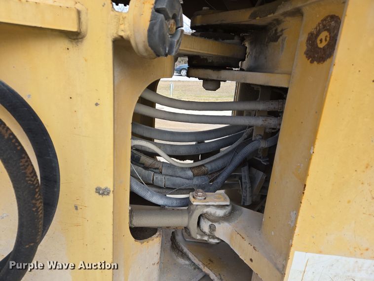 image for item DS5279 1995 Komatsu WA250-1 wheel loader