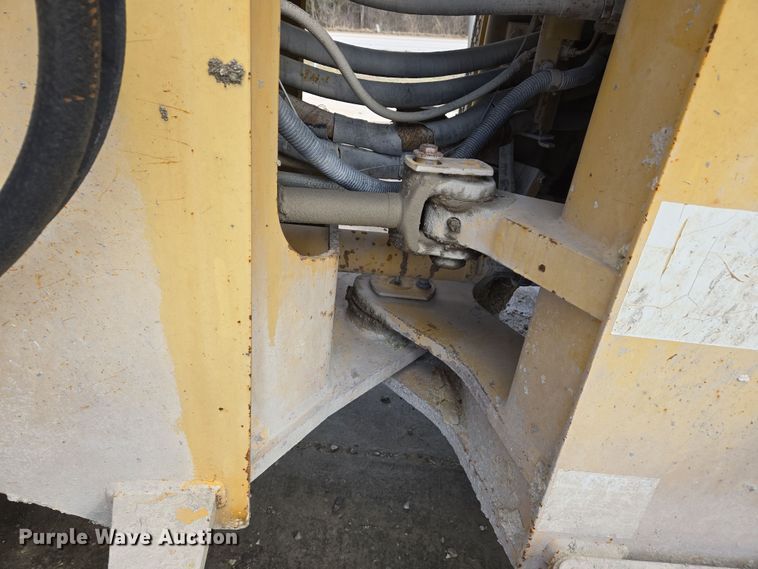 image for item DS5279 1995 Komatsu WA250-1 wheel loader