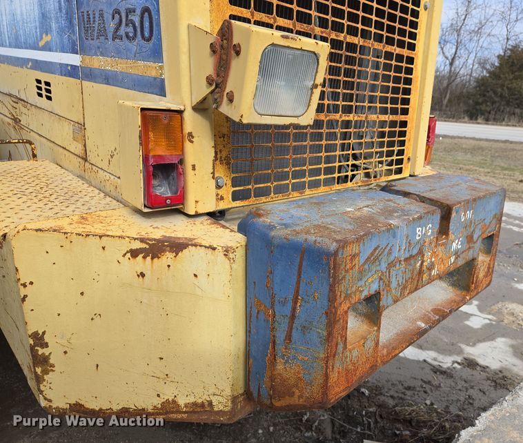 image for item DS5279 1995 Komatsu WA250-1 wheel loader
