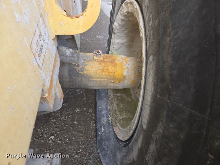 image for item DS5279 1995 Komatsu WA250-1 wheel loader