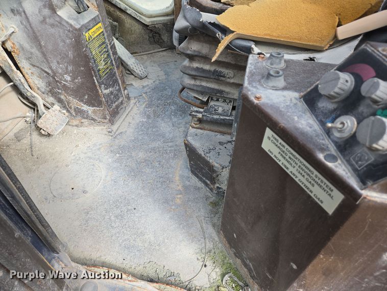 image for item DS5279 1995 Komatsu WA250-1 wheel loader