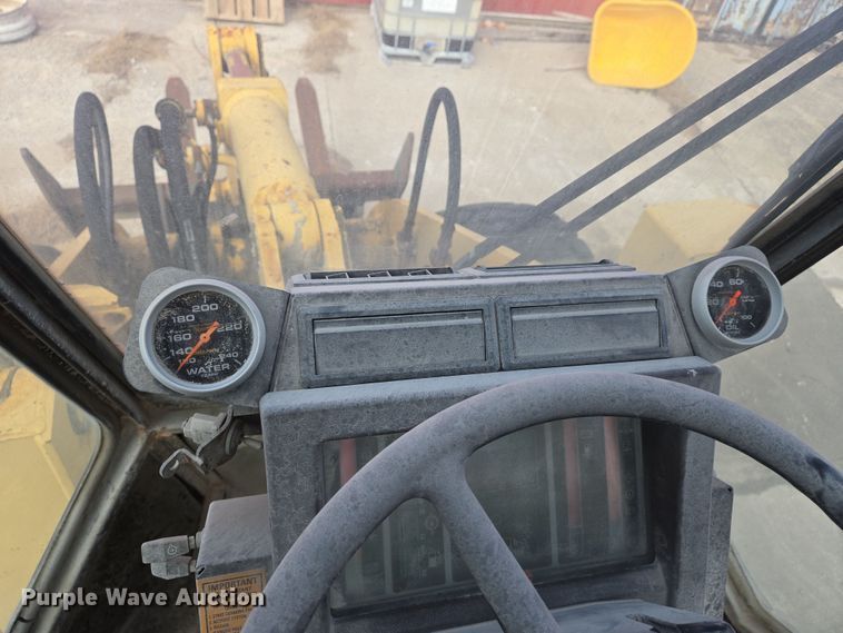 image for item DS5279 1995 Komatsu WA250-1 wheel loader