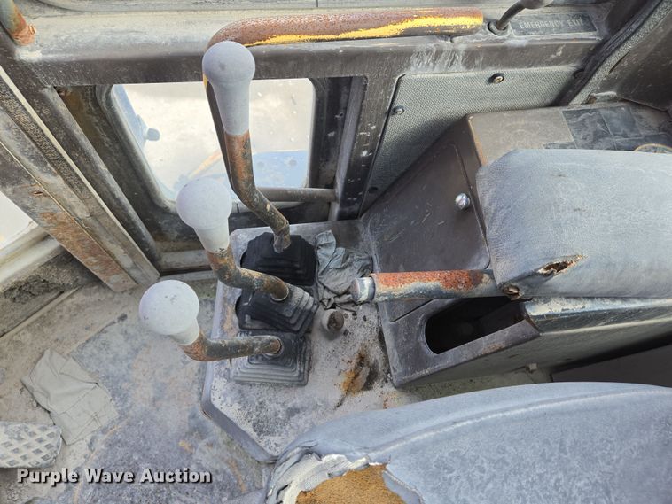 image for item DS5279 1995 Komatsu WA250-1 wheel loader