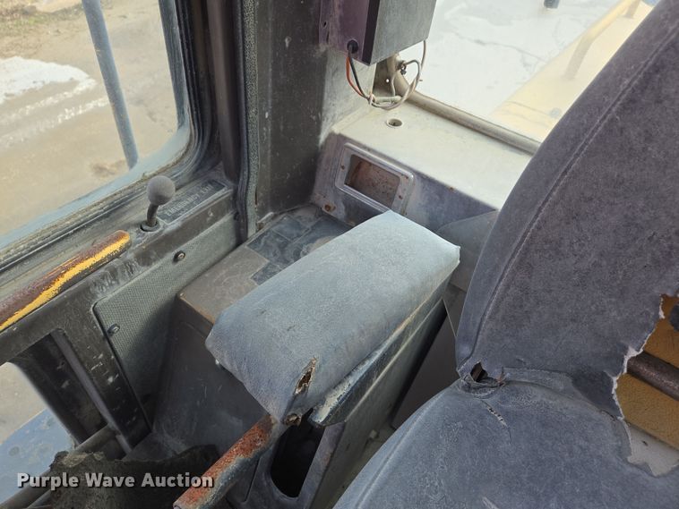 image for item DS5279 1995 Komatsu WA250-1 wheel loader