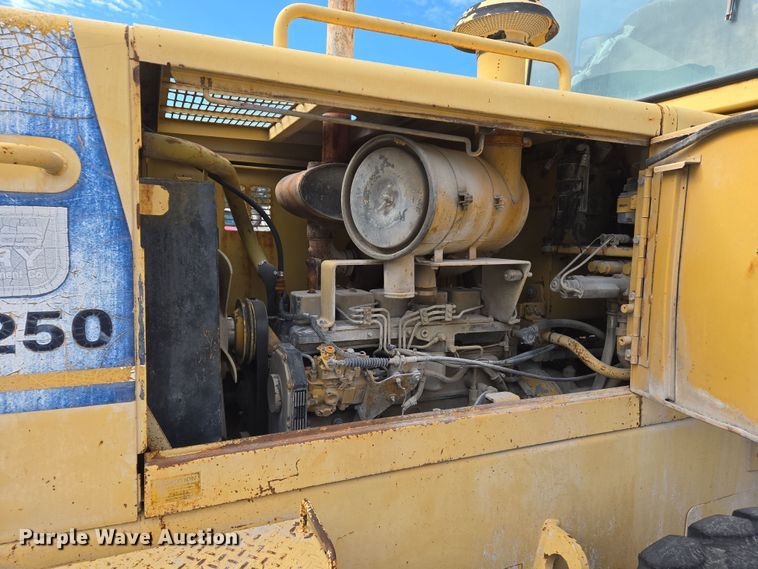 image for item DS5279 1995 Komatsu WA250-1 wheel loader