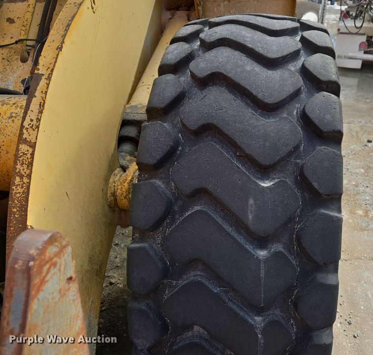 image for item DS5279 1995 Komatsu WA250-1 wheel loader
