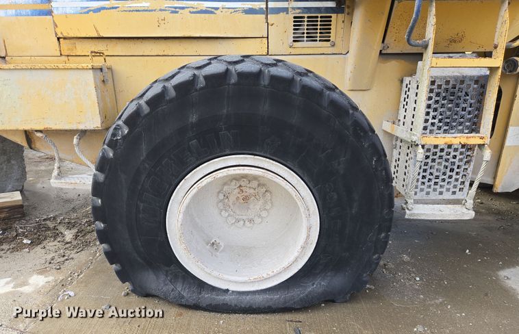 image for item DS5279 1995 Komatsu WA250-1 wheel loader