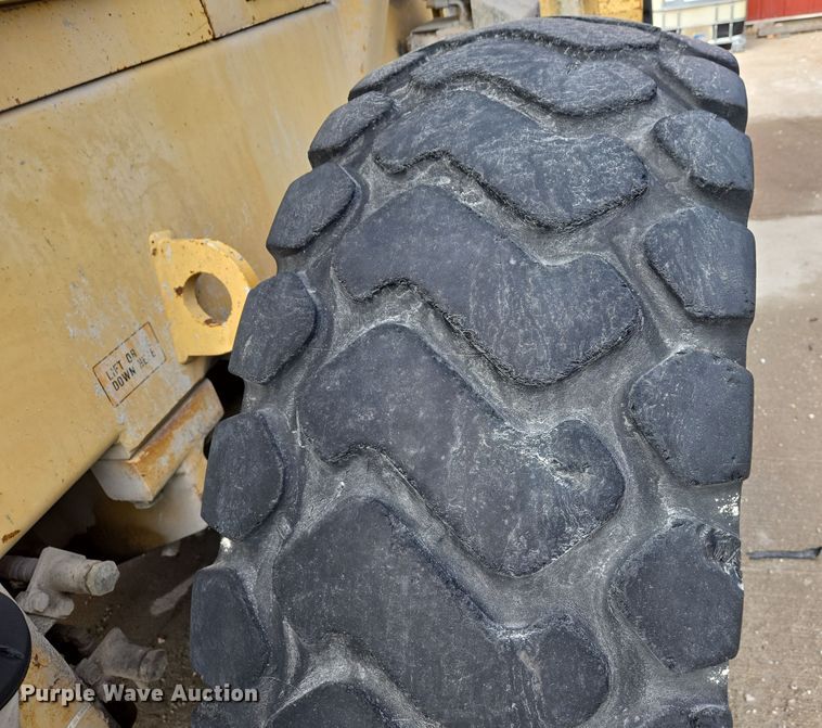 image for item DS5279 1995 Komatsu WA250-1 wheel loader