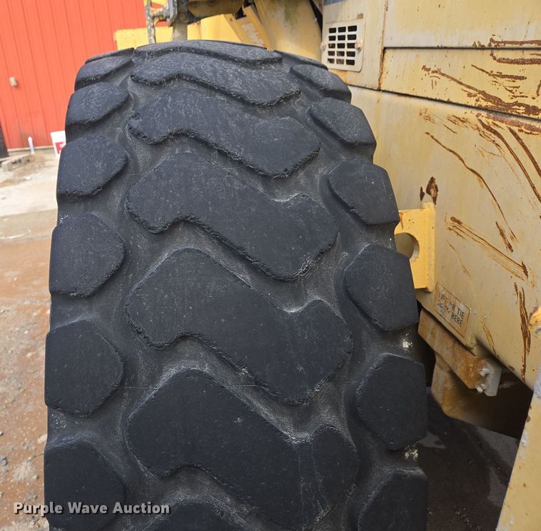 image for item DS5279 1995 Komatsu WA250-1 wheel loader
