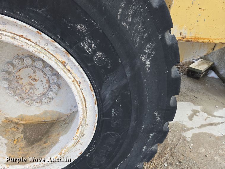 image for item DS5279 1995 Komatsu WA250-1 wheel loader