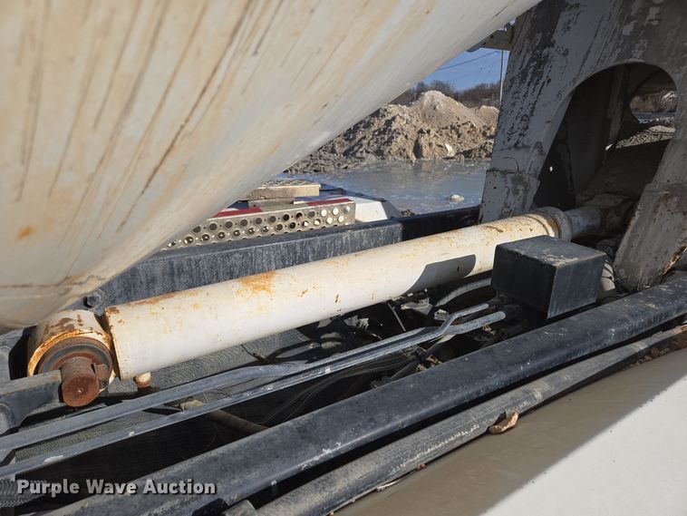 image for item DS5280 2006 Kenworth W900 ready mix truck