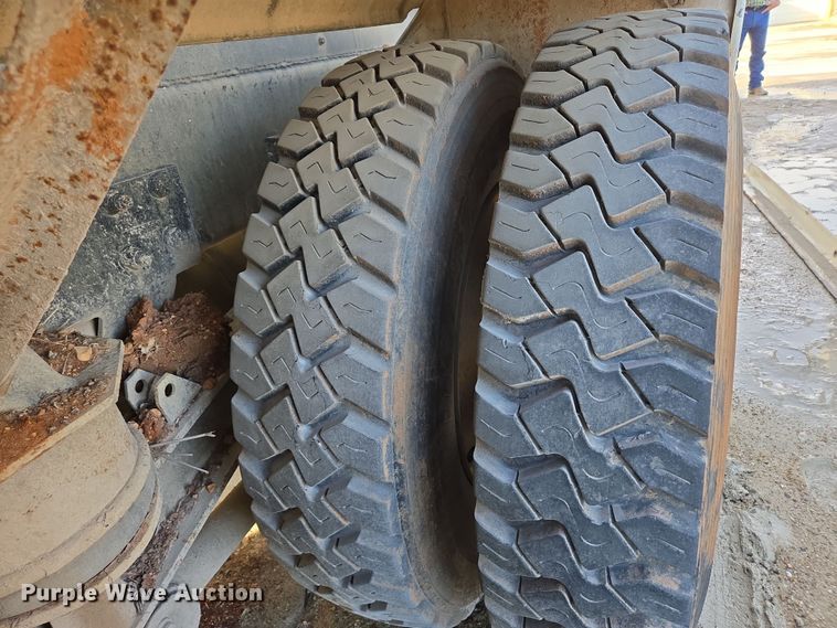 image for item DS5280 2006 Kenworth W900 ready mix truck