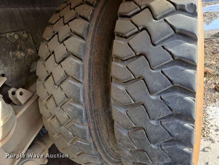 image for item DS5280 2006 Kenworth W900 ready mix truck