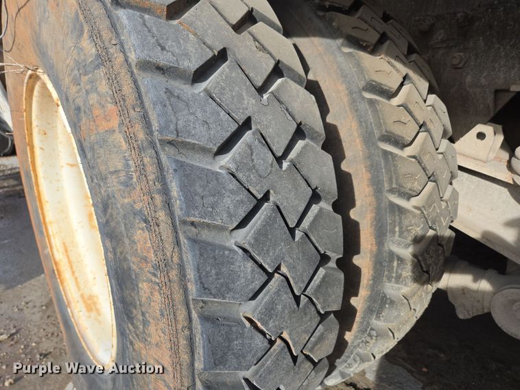 image for item DS5280 2006 Kenworth W900 ready mix truck