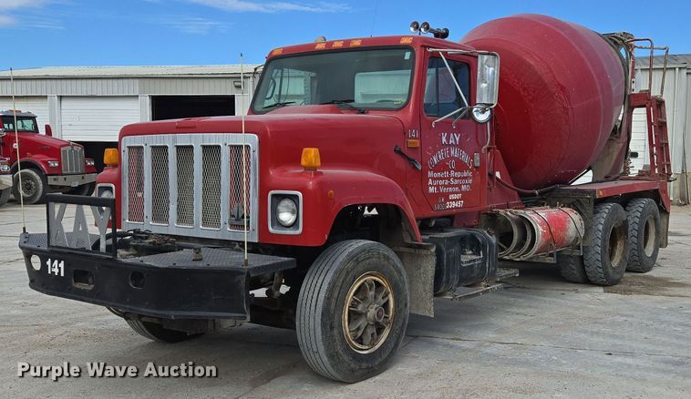 image for item DS5284 2000 International 2554 ready mix truck