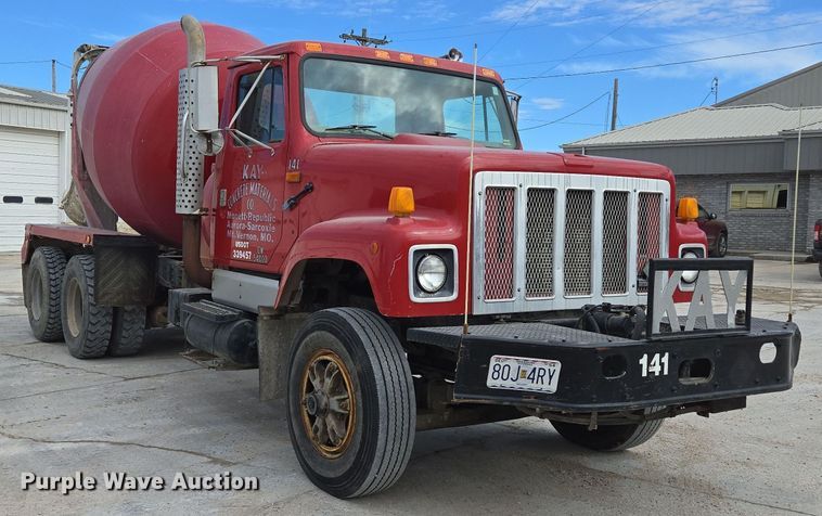 image for item DS5284 2000 International 2554 ready mix truck