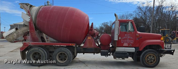 image for item DS5284 2000 International 2554 ready mix truck