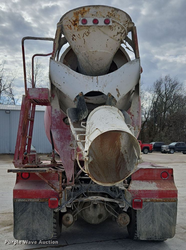 image for item DS5284 2000 International 2554 ready mix truck