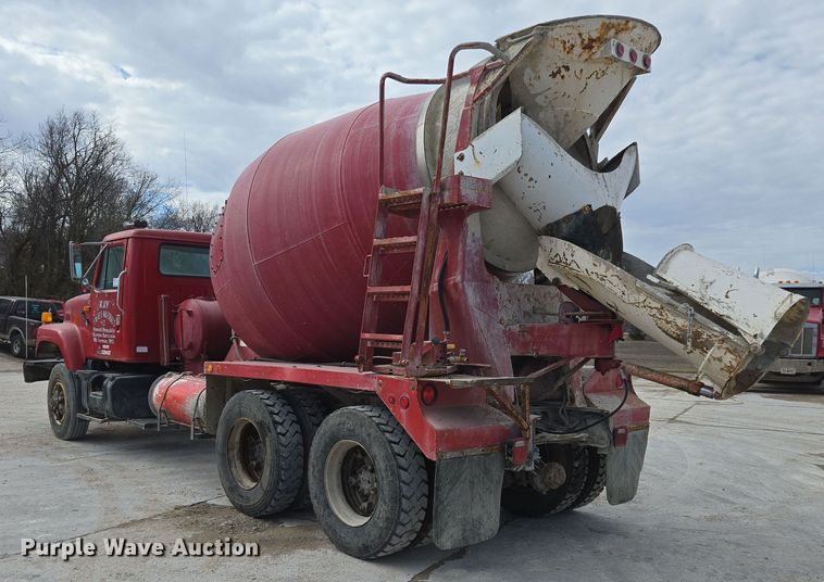 image for item DS5284 2000 International 2554 ready mix truck