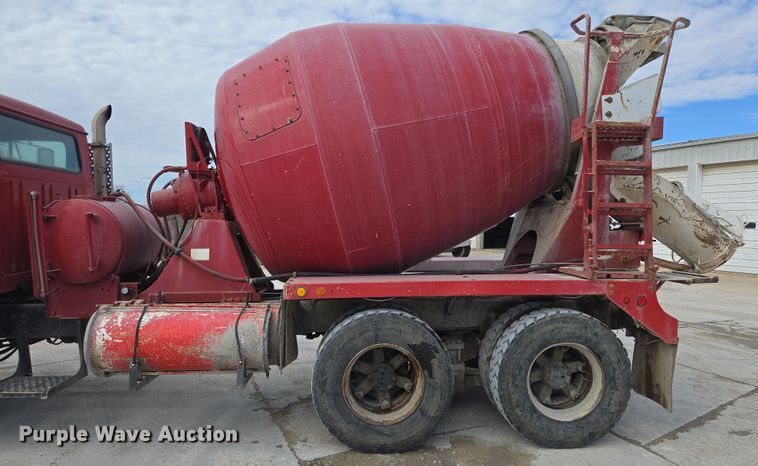 image for item DS5284 2000 International 2554 ready mix truck