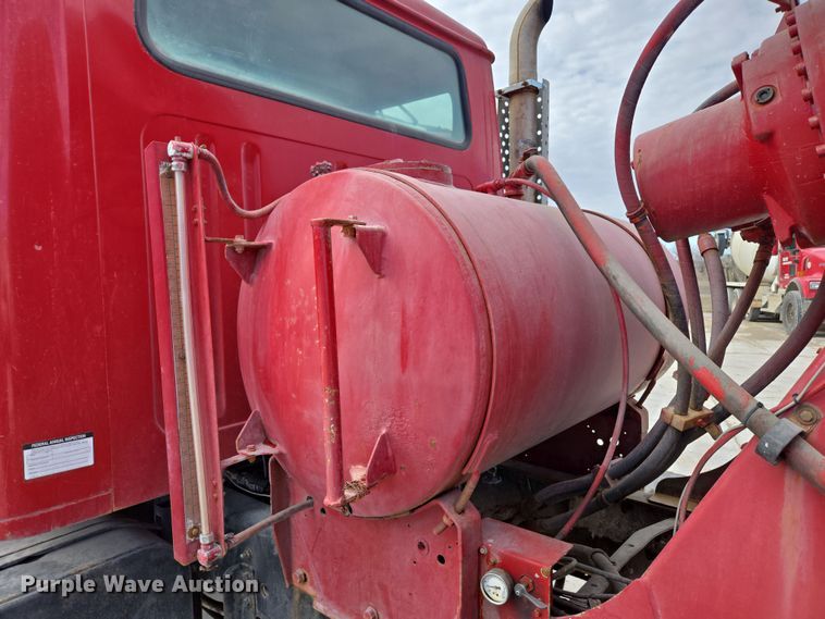 image for item DS5284 2000 International 2554 ready mix truck