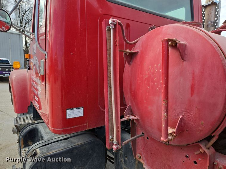 image for item DS5284 2000 International 2554 ready mix truck