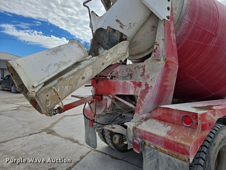 image for item DS5284 2000 International 2554 ready mix truck