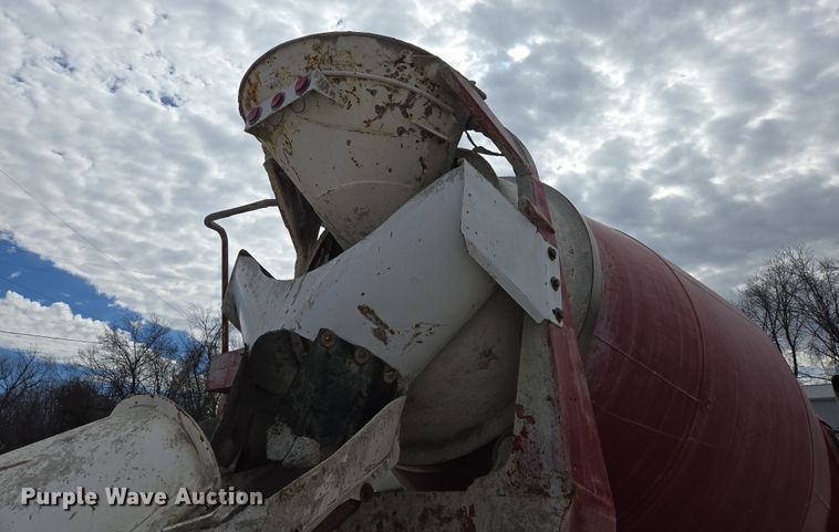 image for item DS5284 2000 International 2554 ready mix truck