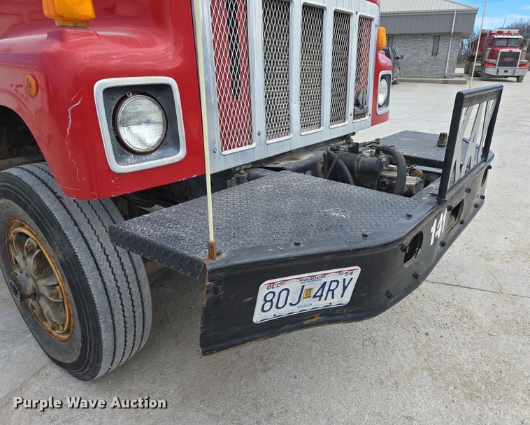 image for item DS5284 2000 International 2554 ready mix truck