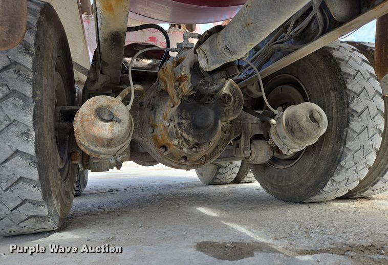 image for item DS5284 2000 International 2554 ready mix truck