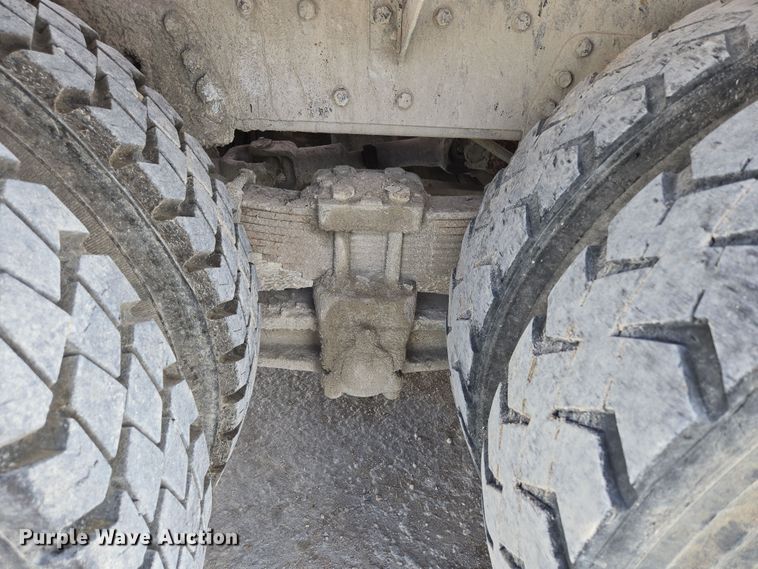 image for item DS5284 2000 International 2554 ready mix truck