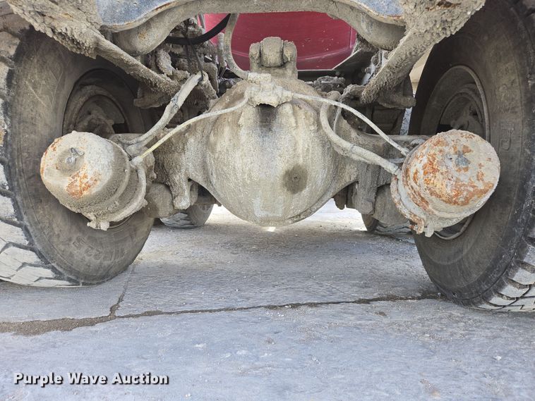 image for item DS5284 2000 International 2554 ready mix truck